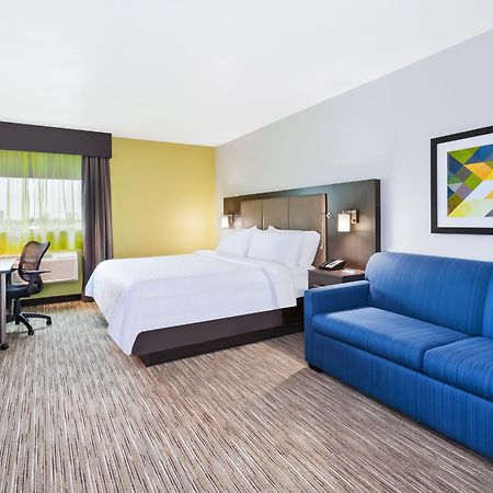 Holiday Inn Express Winnipeg Airport - Polo Park By Ihg Exterior photo