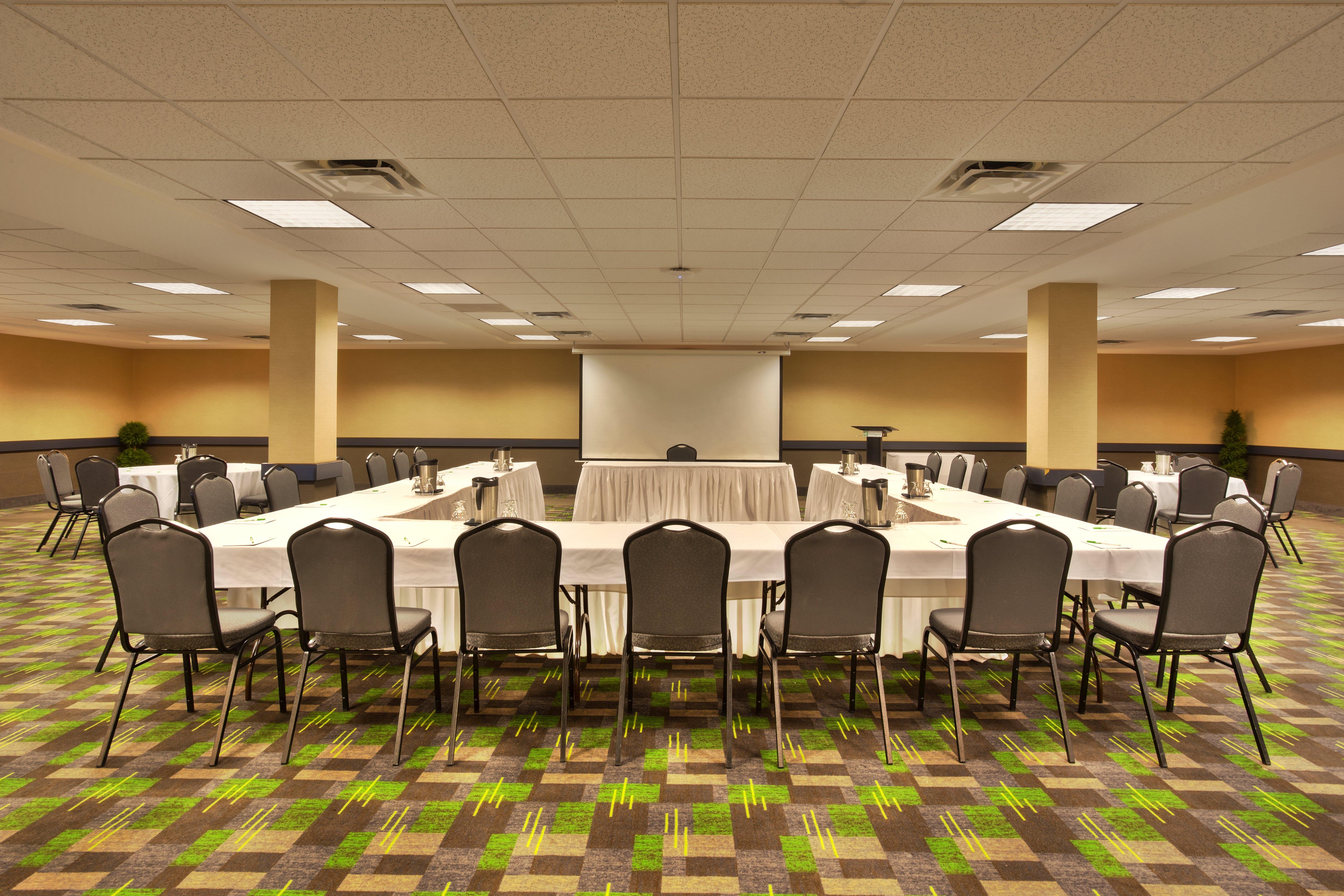 Holiday Inn Express Winnipeg Airport - Polo Park By Ihg Exterior photo
