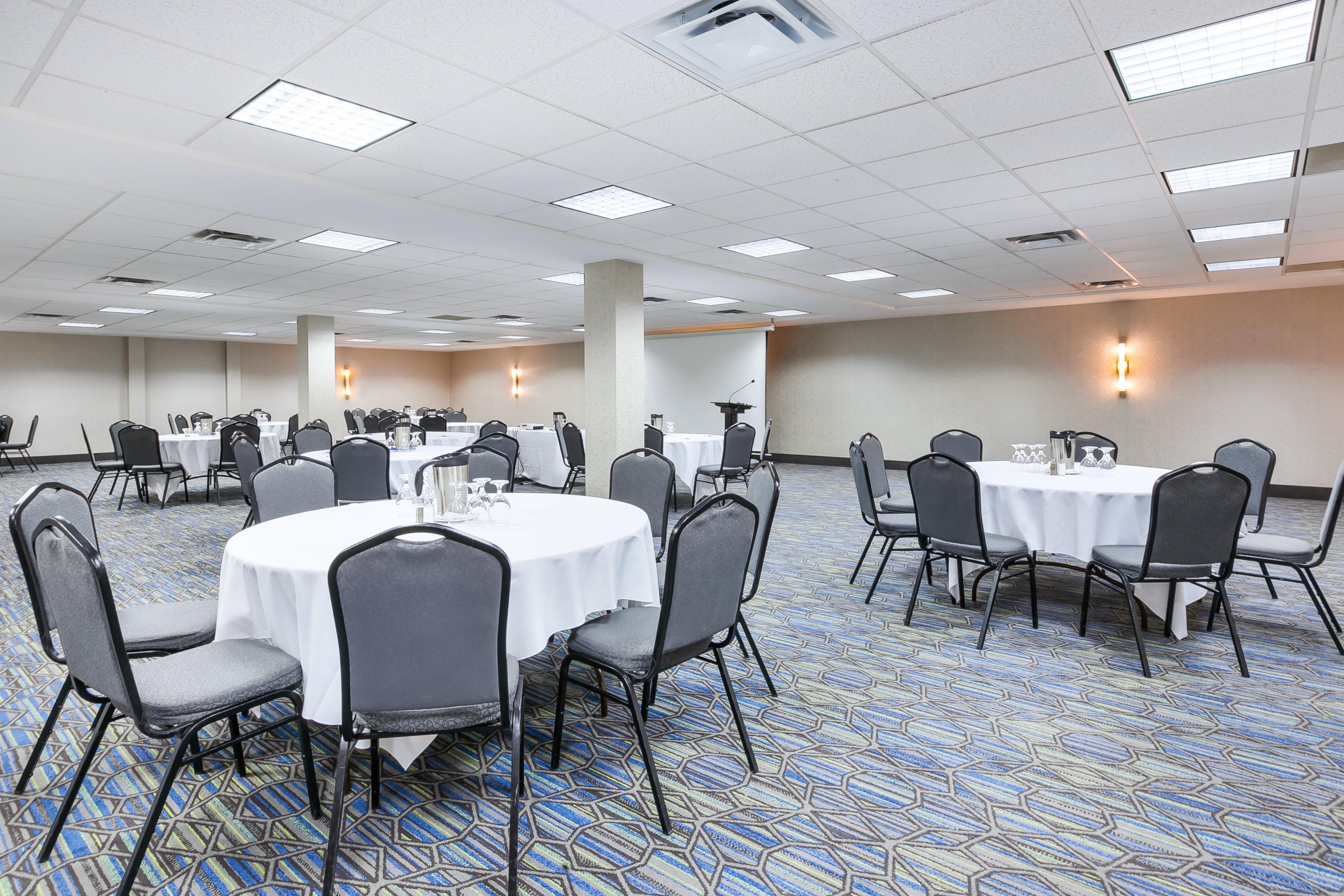 Holiday Inn Express Winnipeg Airport - Polo Park By Ihg Exterior photo