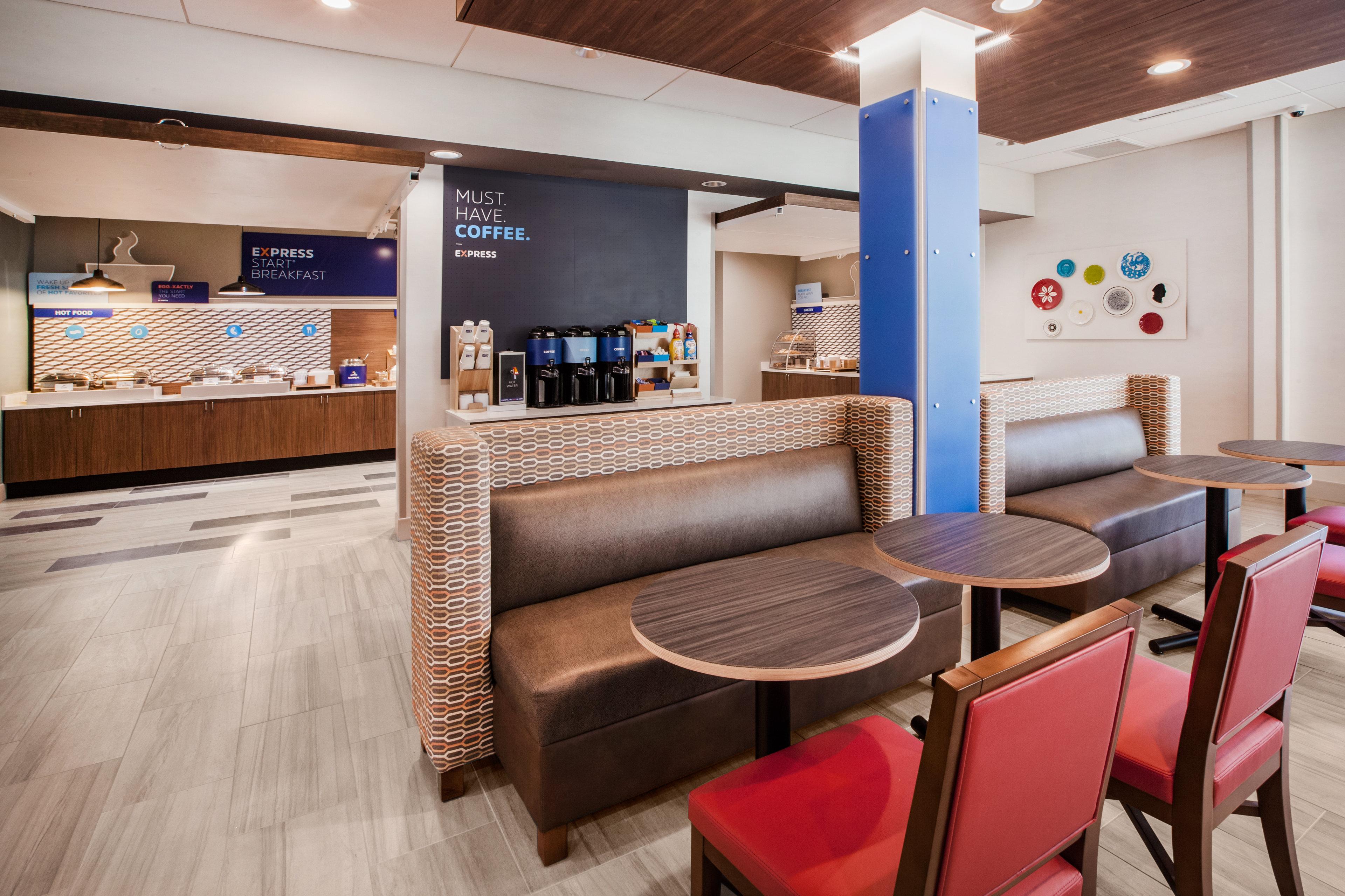 Holiday Inn Express Winnipeg Airport - Polo Park By Ihg Exterior photo