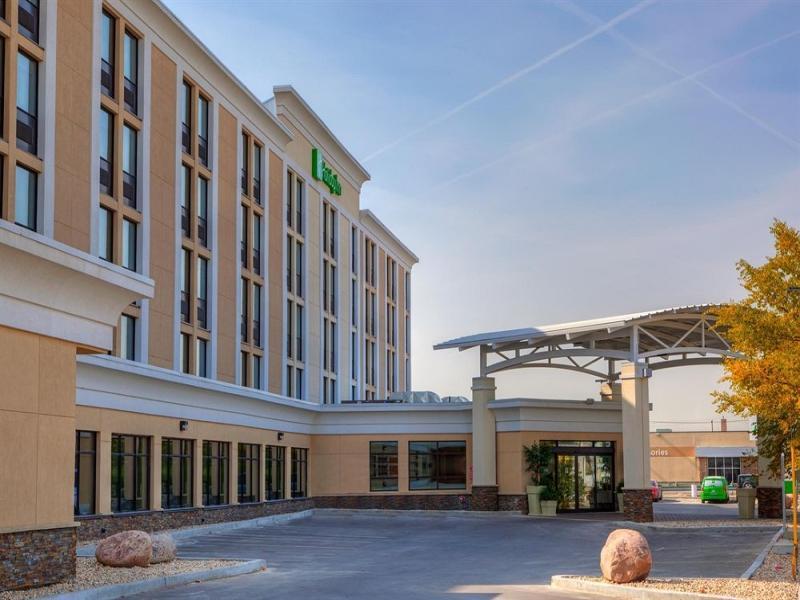 Holiday Inn Express Winnipeg Airport - Polo Park By Ihg Exterior photo