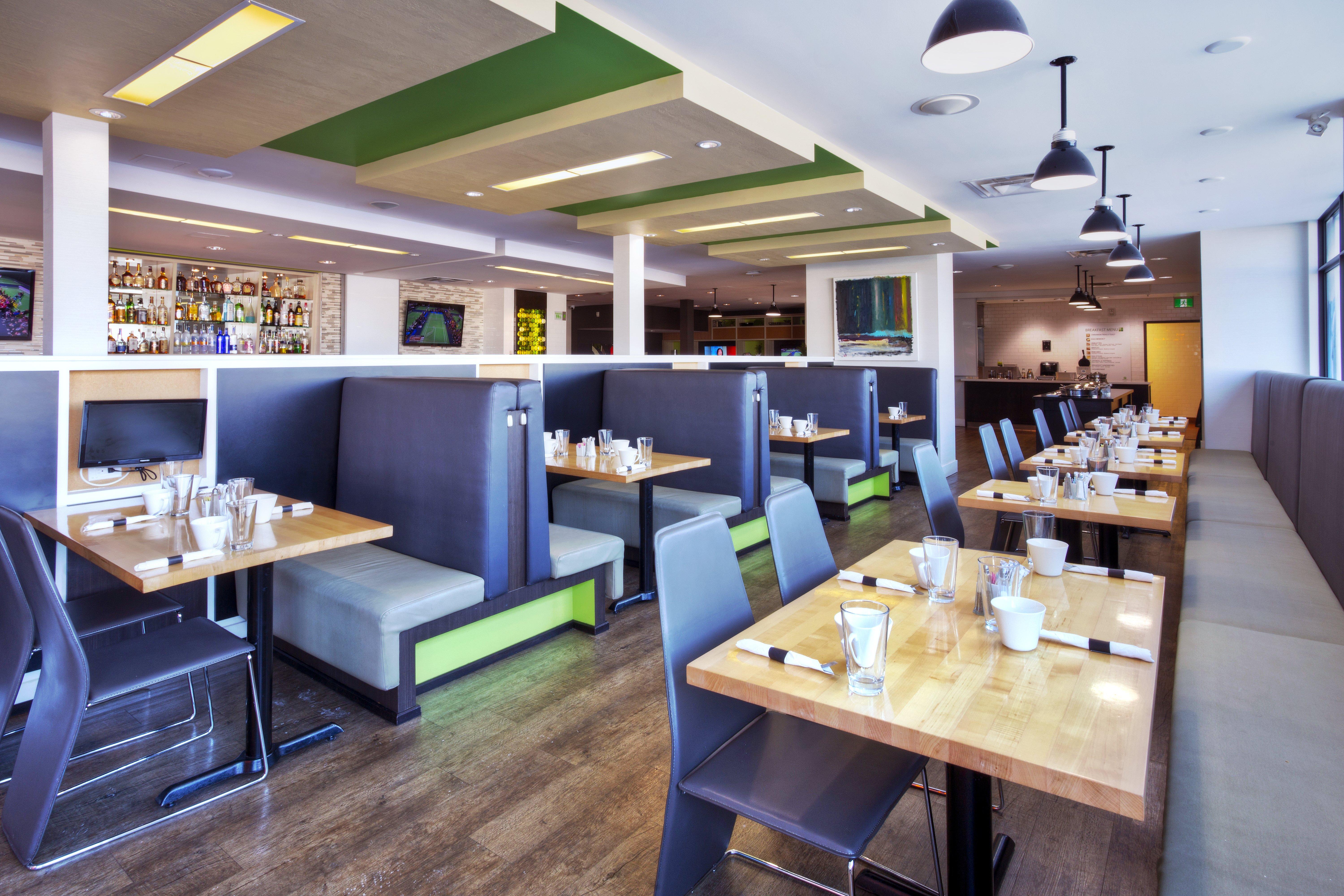 Holiday Inn Express Winnipeg Airport - Polo Park By Ihg Exterior photo