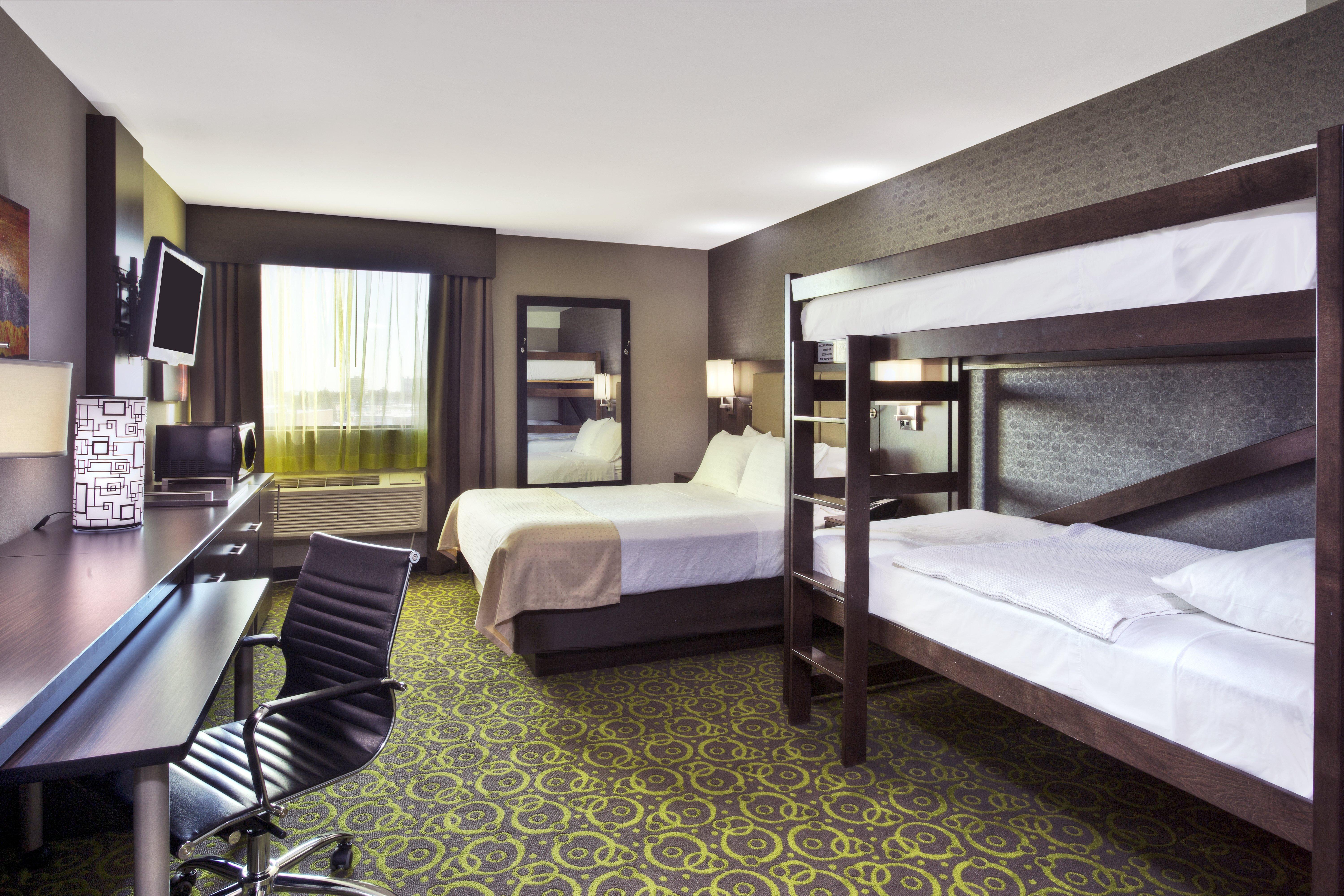 Holiday Inn Express Winnipeg Airport - Polo Park By Ihg Exterior photo