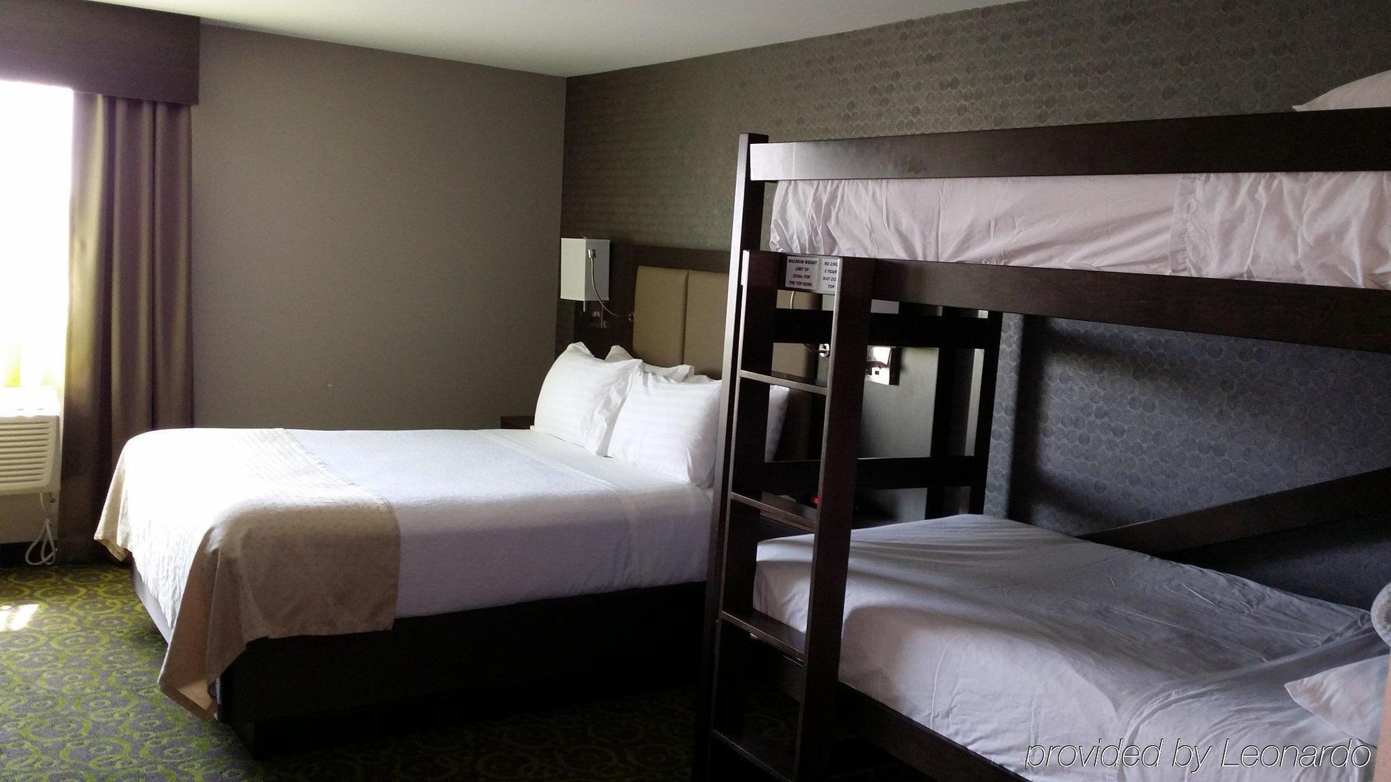 Holiday Inn Express Winnipeg Airport - Polo Park By Ihg Exterior photo