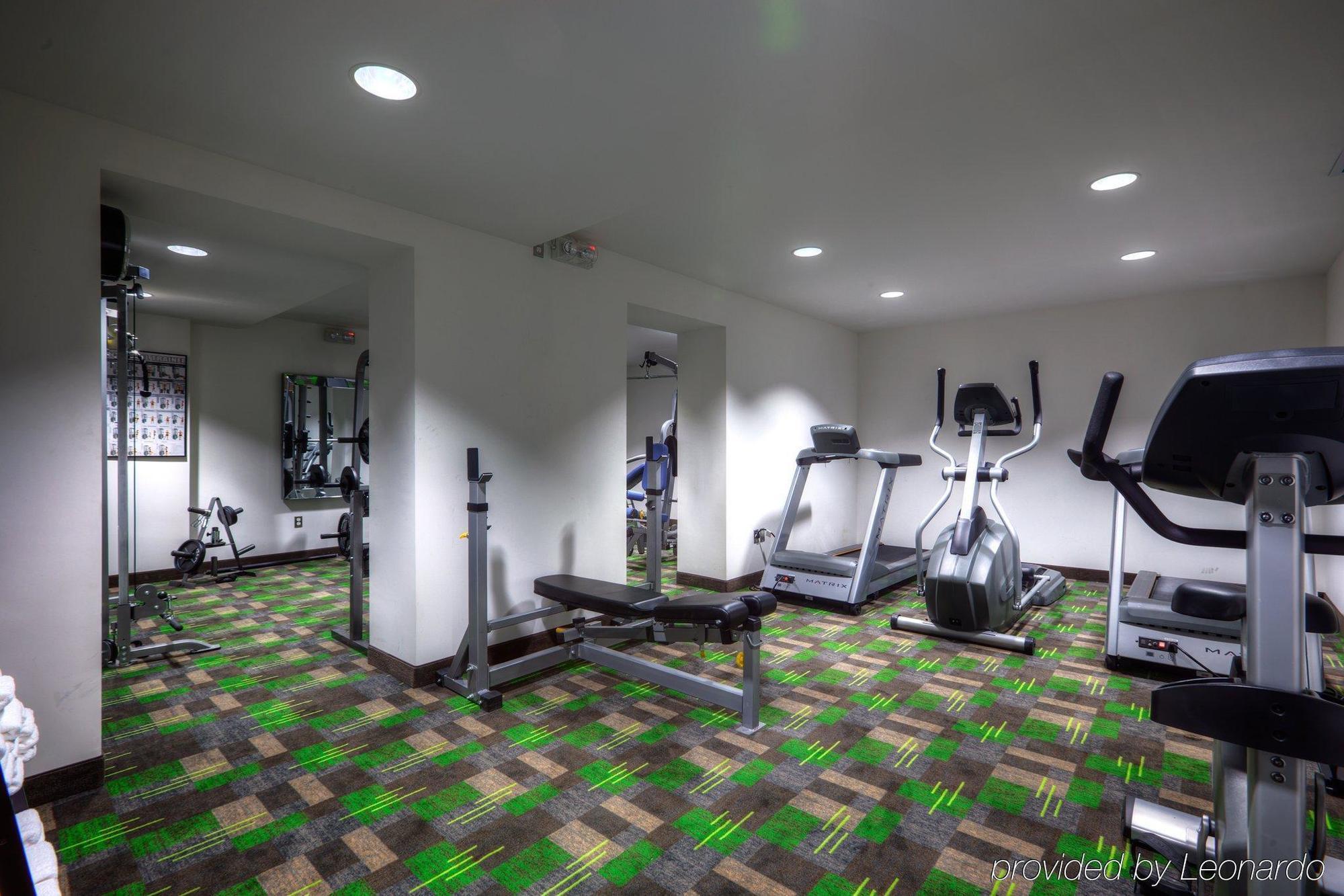 Holiday Inn Express Winnipeg Airport - Polo Park By Ihg Exterior photo