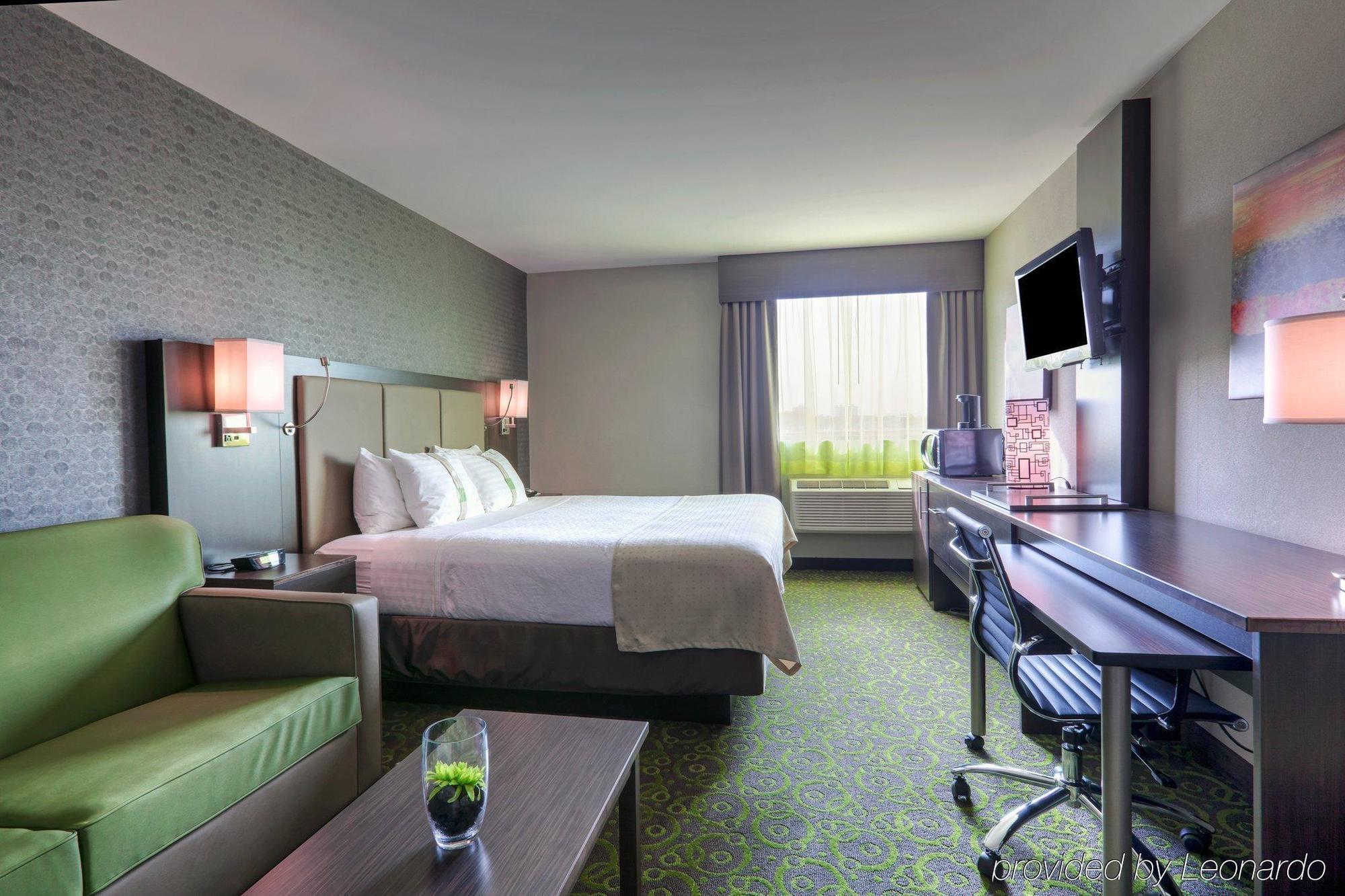 Holiday Inn Express Winnipeg Airport - Polo Park By Ihg Exterior photo