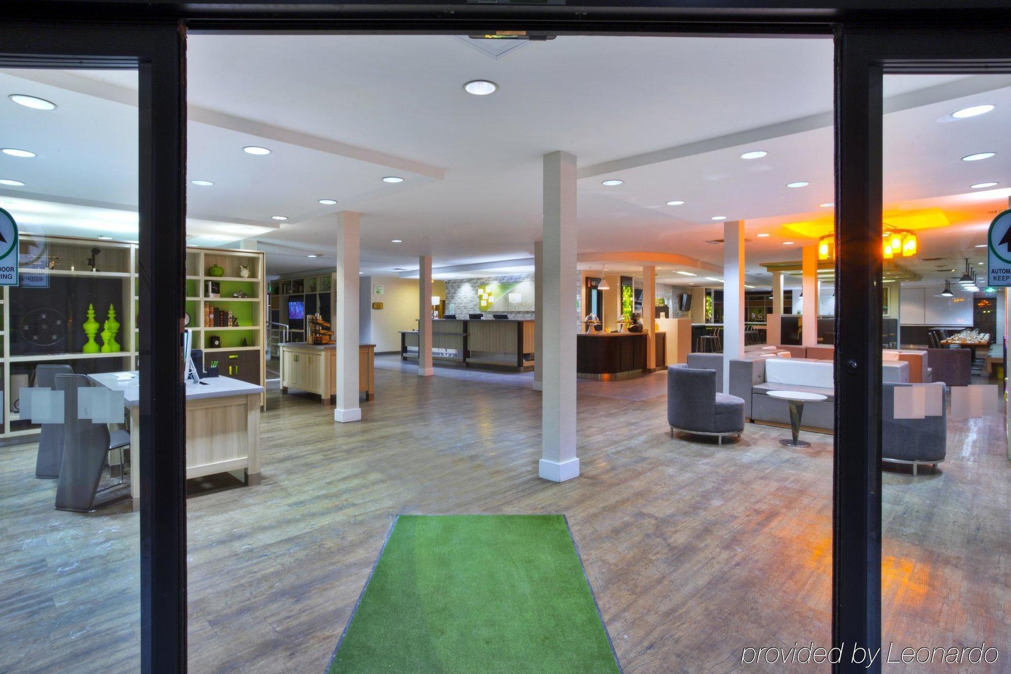 Holiday Inn Express Winnipeg Airport - Polo Park By Ihg Exterior photo