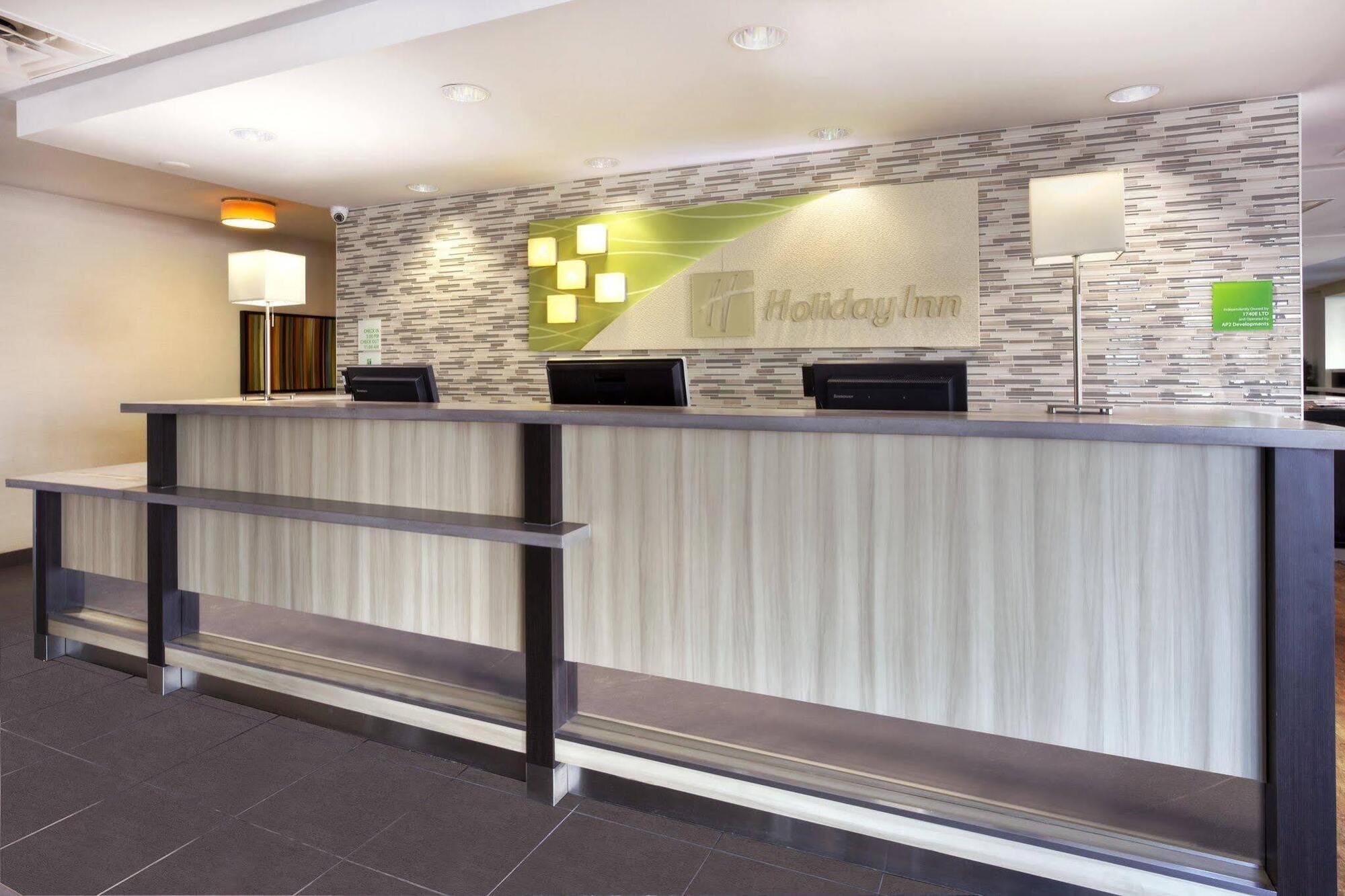 Holiday Inn Express Winnipeg Airport - Polo Park By Ihg Exterior photo